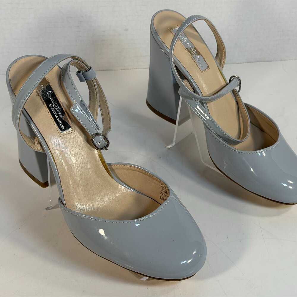 Women's New Signature Size 6.5 by Olivia Miller